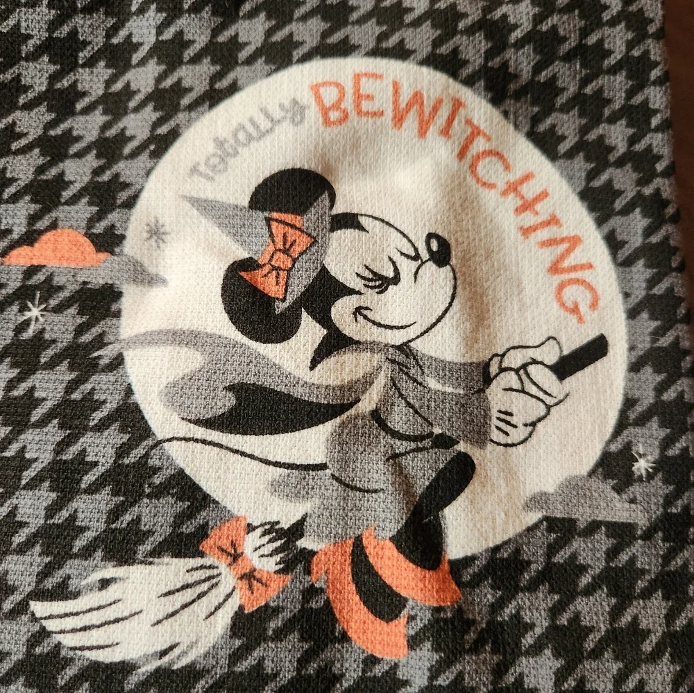 Minnie Mouse Halloween Kitchen Towels Set Of 2 NWT